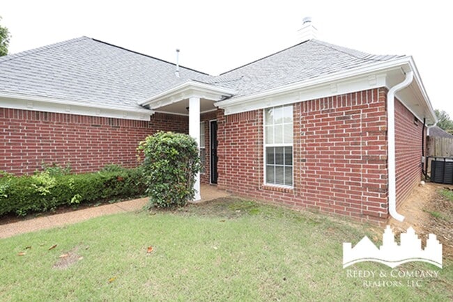 Building Photo - Modern Home with Master Bathroom