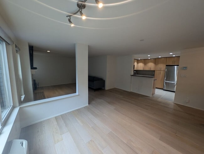 Building Photo - Capitol Hill Condo Available in June - Two Bedroom, High Floor Unit w/ A/C