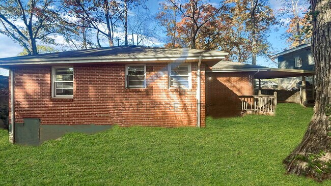 Building Photo - 1686 Valencia Rd