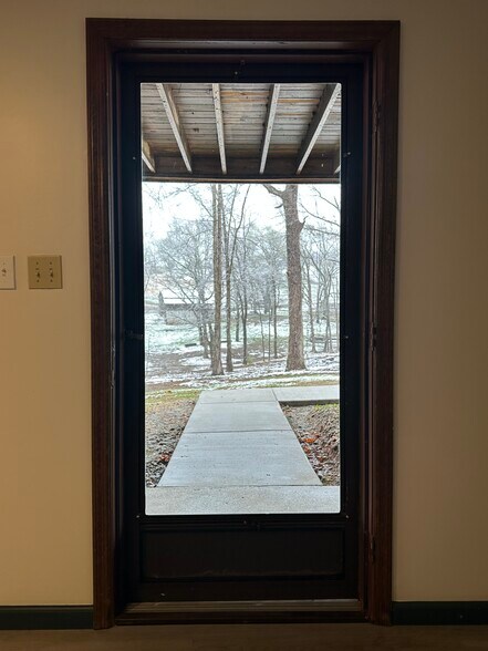 Building Photo - 1230 Stonewall Jackson Dr