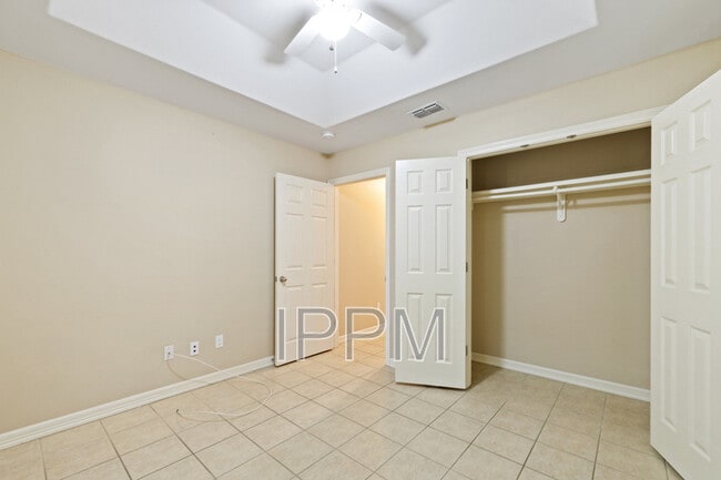 Building Photo - 1825 Treasure Oaks Dr