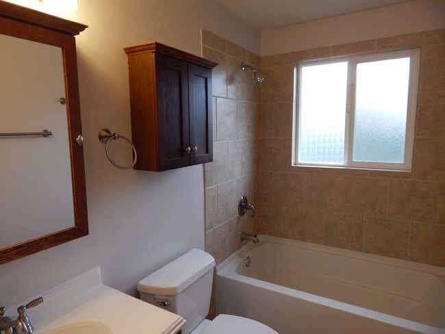 Building Photo - Seattle Northgate single family house 4 be...