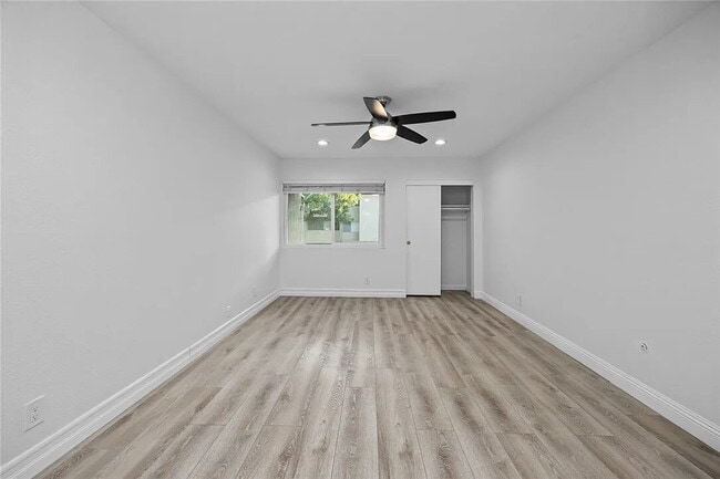 Building Photo - "Charming 1-Bedroom Furnished Retreat with...