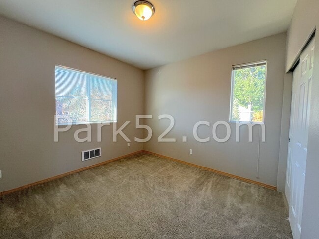 Building Photo - 2 Bedroom Condo in DuPont