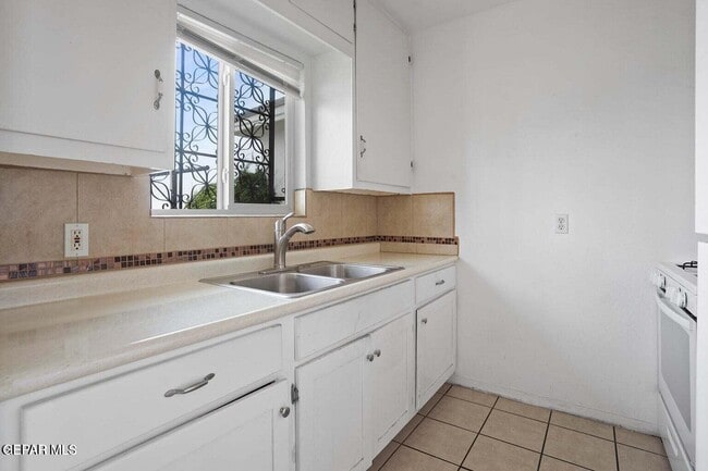 Building Photo - 2821 Fort Blvd