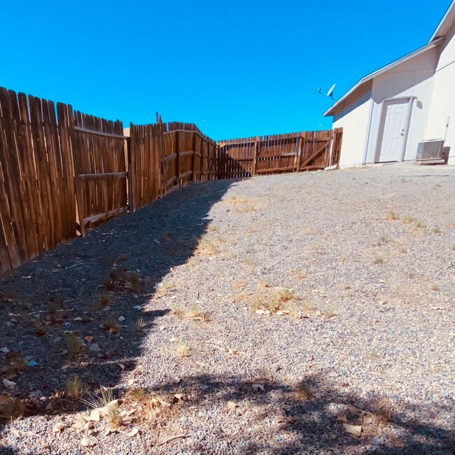 Building Photo - Charming Updated home with New LVP Flooring!