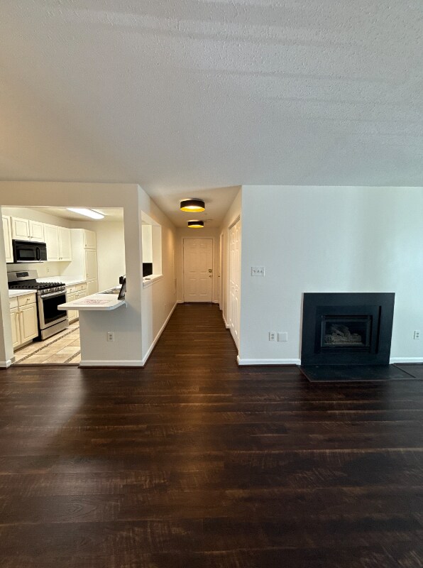 Building Photo - 10022 Vanderbilt Cir