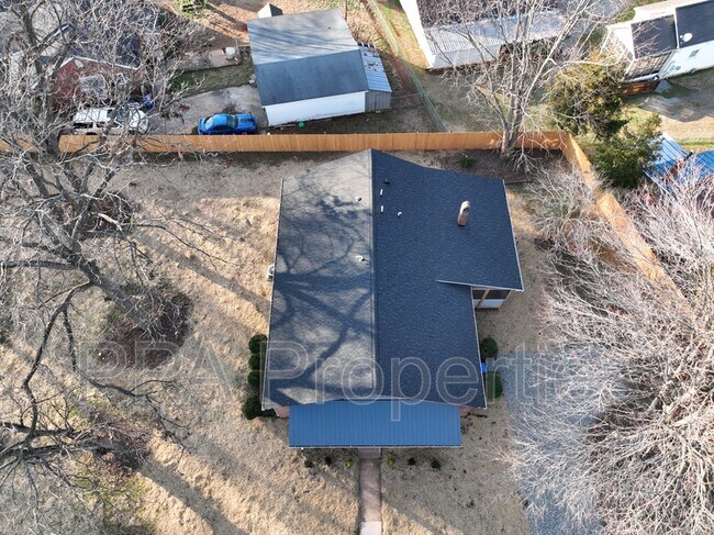 Building Photo - 306 S First St