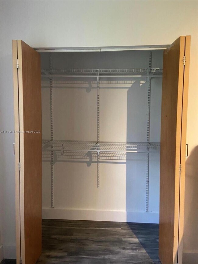 Building Photo - 461 Ives Dairy Rd