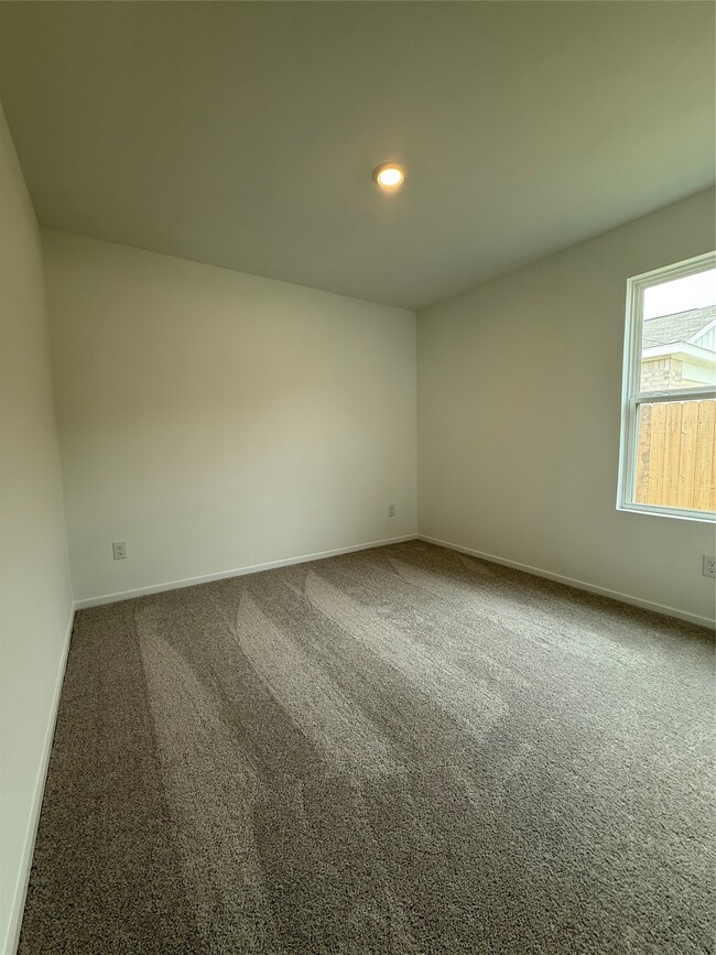 Building Photo - 335 Parkin Ct