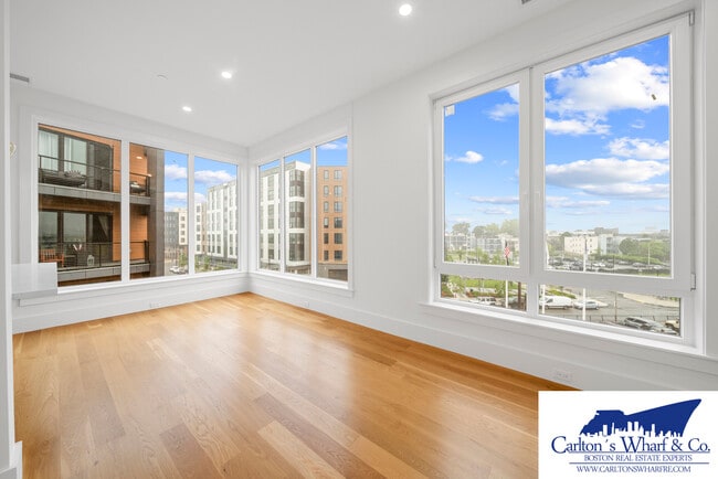 Building Photo - 218 Old Colony Ave