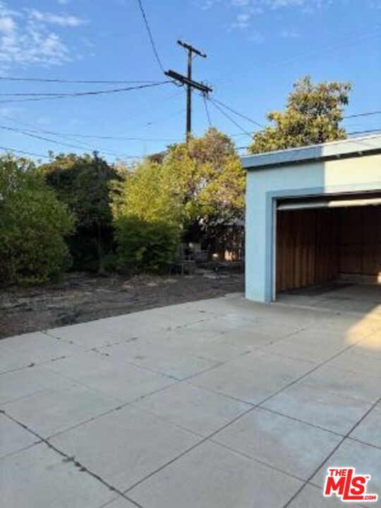 Building Photo - 1212 S Tremaine Ave