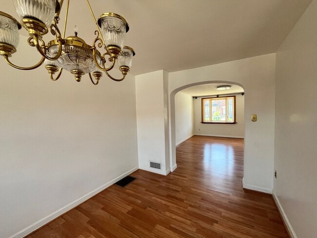 Building Photo - 3 bedroom 1 bath house