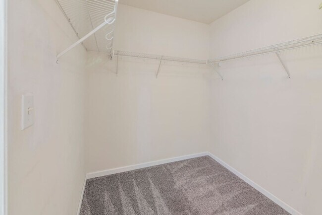 Building Photo - 784 Long Island Cir