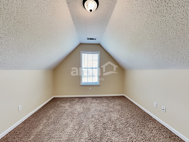 Building Photo - 9997 Woodland Grove Dr