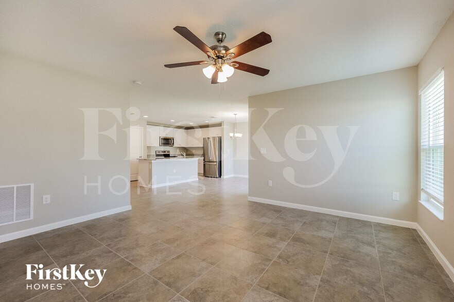 Building Photo - 615 Lindbergh Wy