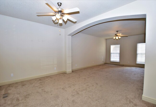 Building Photo - 1008 Southgate Circle