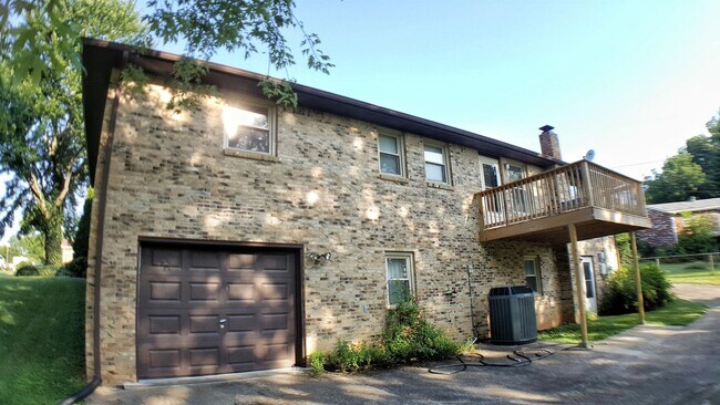 Building Photo - 521 Aurelia Lynn Dr