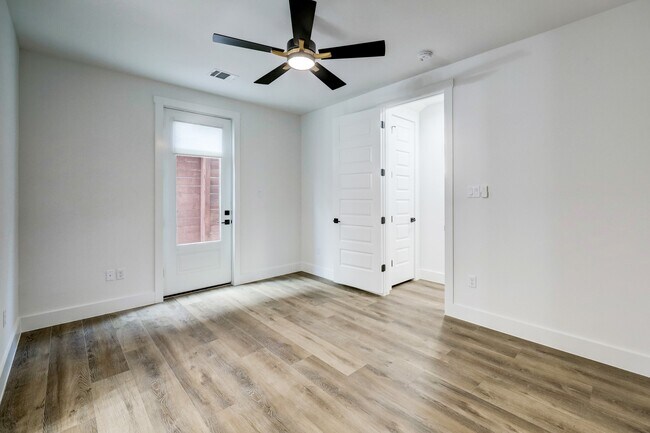Building Photo - 1303 E 27th St