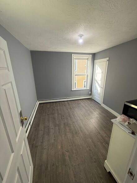 Building Photo - 4 Pearl St