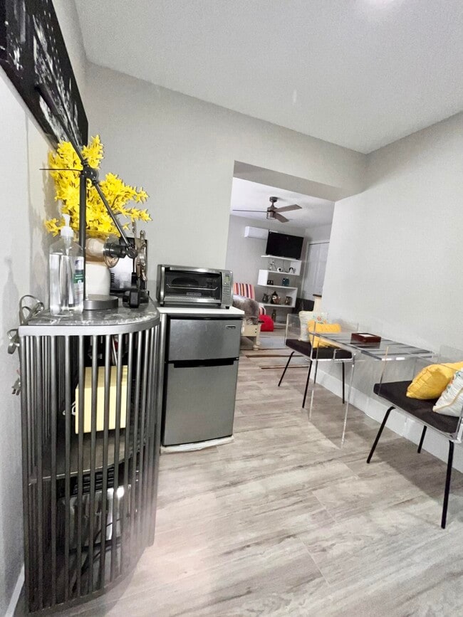 Building Photo - 2474 SE Calais St