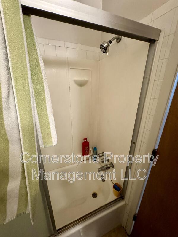 Building Photo - 913 Michigan St