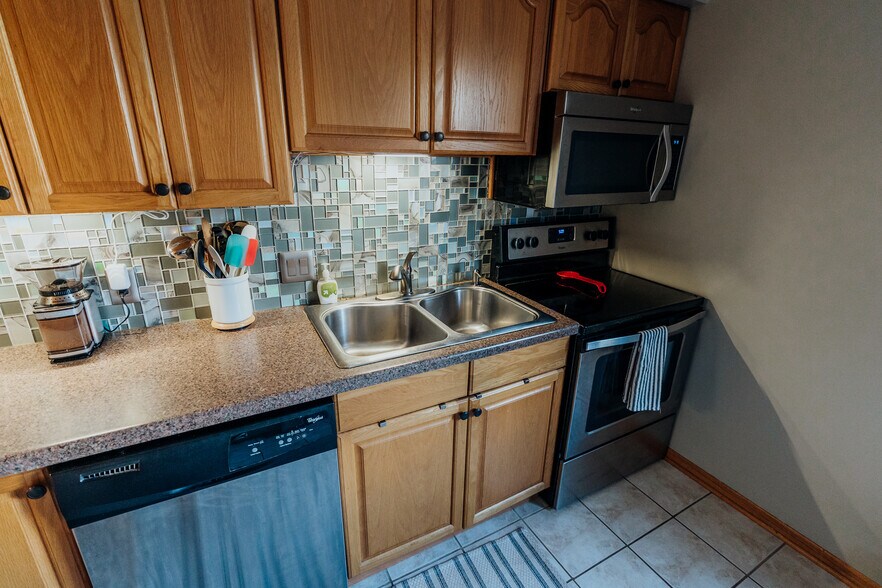 Building Photo - 2042 Louisiana Ave S