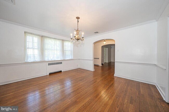 Building Photo - 714 Greythorne Rd