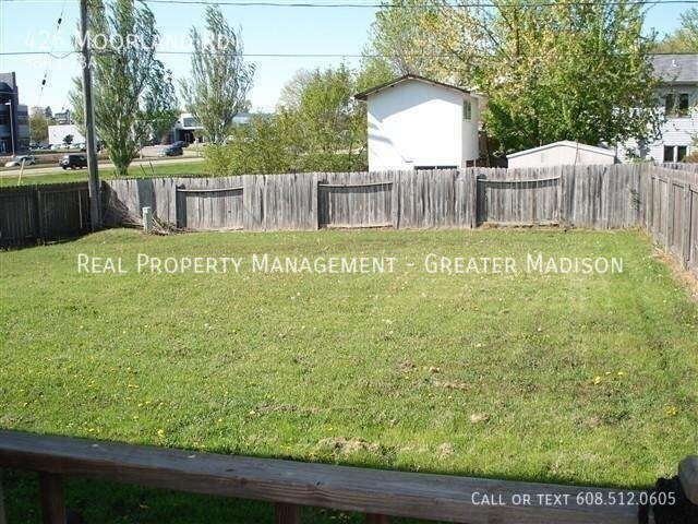 Building Photo - 3 bedroom duplex on Madison's south side w...