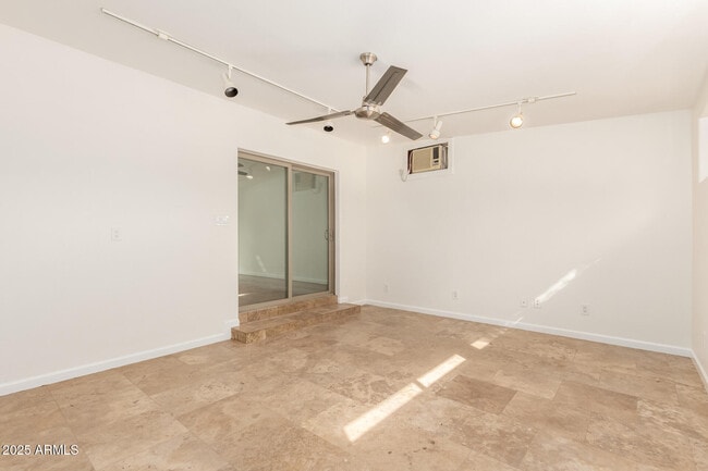 Building Photo - 5031 E Pershing Ave