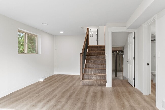 Building Photo - Gorgeous South Hill Home