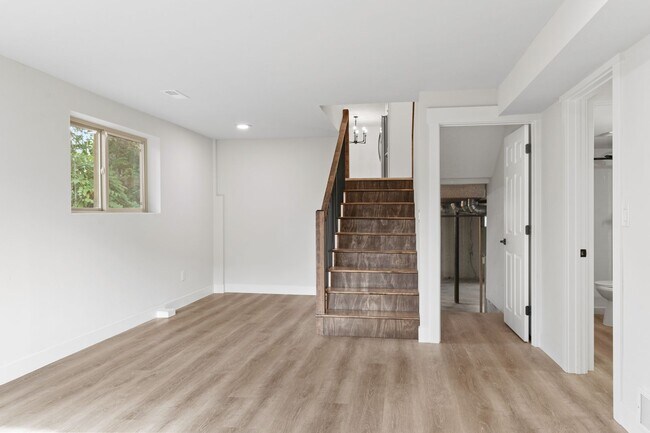 Building Photo - Gorgeous South Hill Home W/ $1000 Move in ...