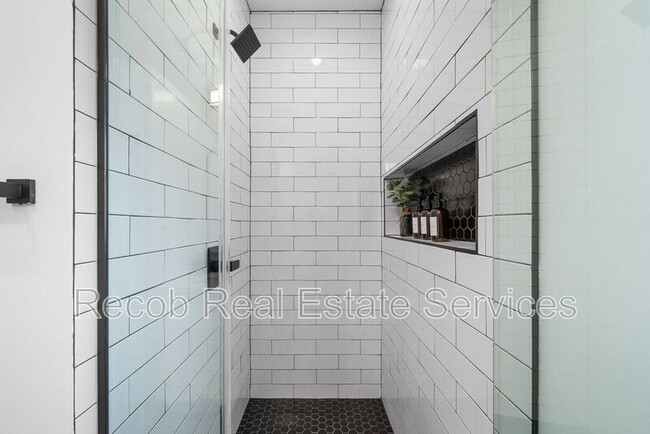 Building Photo - 5116-5116 69th St