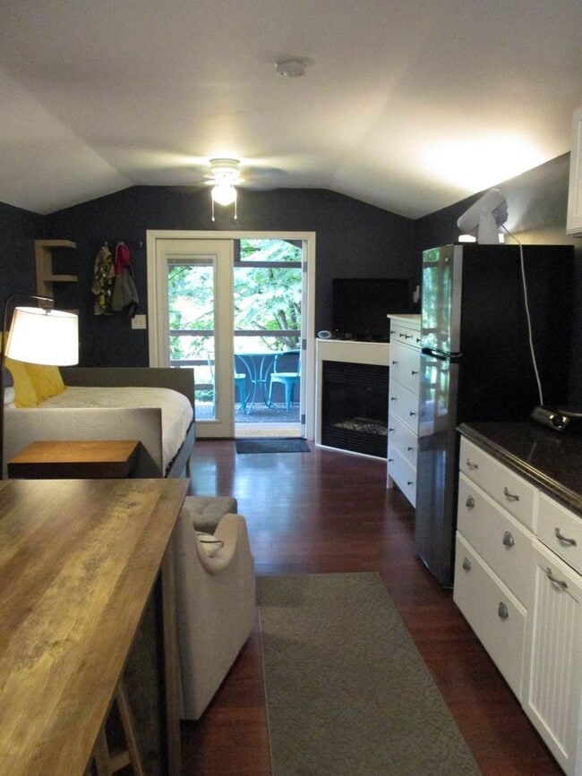 Building Photo - 3 bedroom Rambler with Above Garage Studio...
