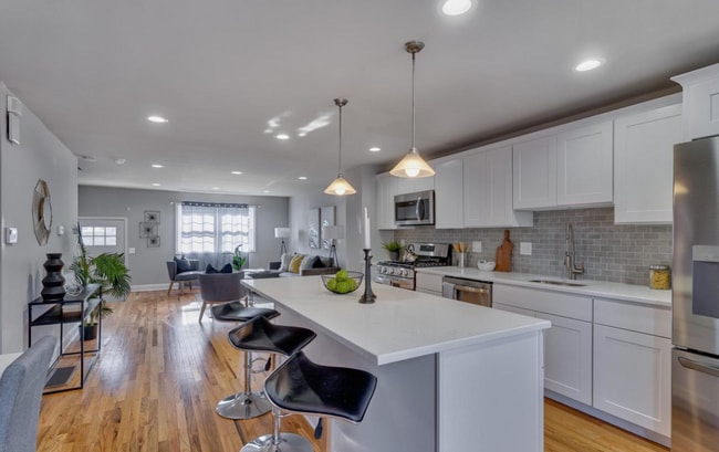 Building Photo - 2 Bedroom House Available With 2 car parking Northern Liberties