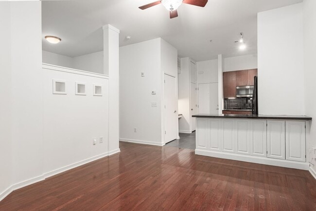 Building Photo - 2125 Southend Dr