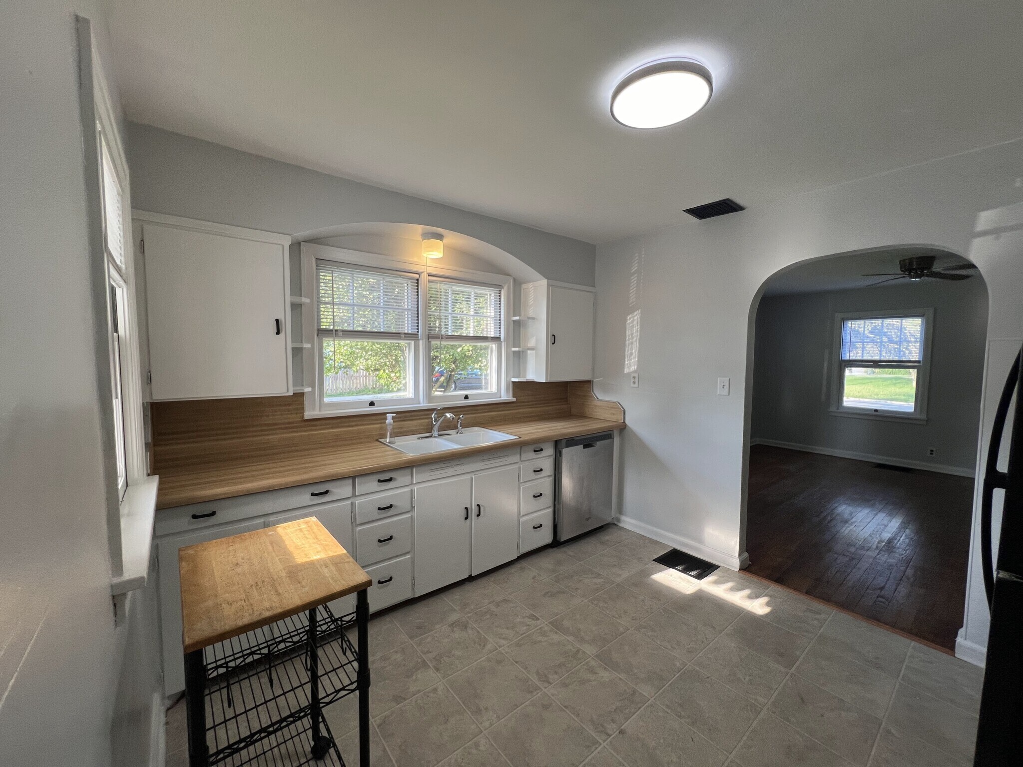 Building Photo - 2021 N Maplewood Ave