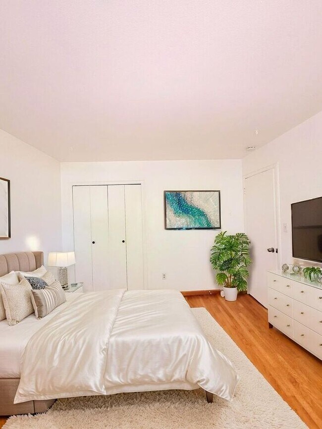 Building Photo - Move-In Ready! • 4 Bedrooms • Big Backyard