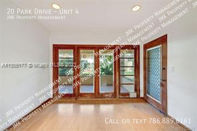 Building Photo - Recently Updated 1-Bedroom Condo in a Gate...