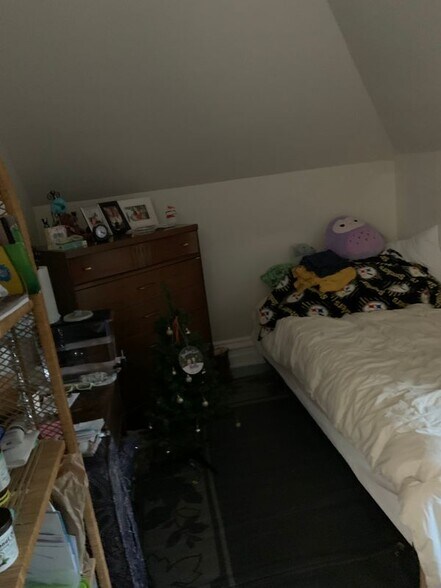 Building Photo - 517 Seneca St