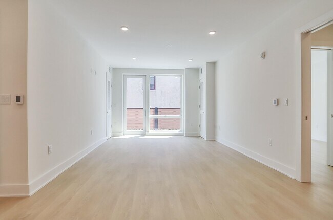 Building Photo - 303 Madison St