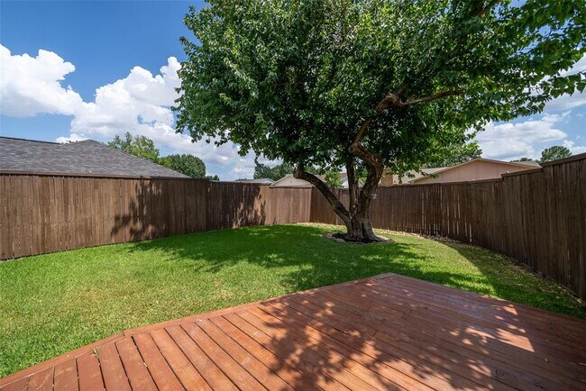 Building Photo - 4636 Versailles Ln