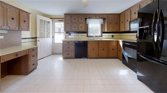 Building Photo - 47 Chester Ave