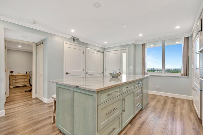 Building Photo - 911 Ocean Dr