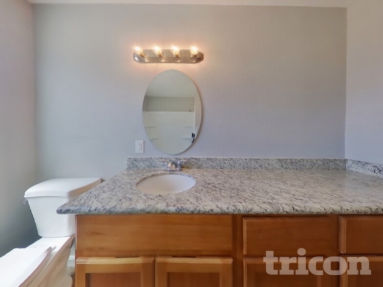 Building Photo - 2316 Viola St