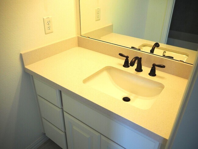 Building Photo - 2007 Greenvine Cir