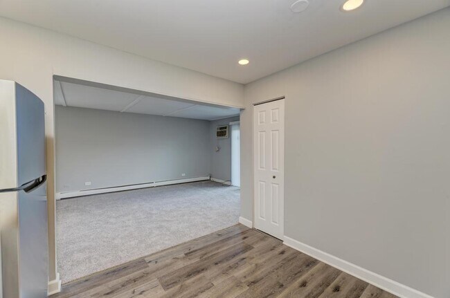 Building Photo - 2440 Waterbury Dr