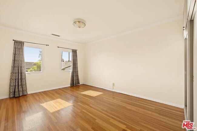 Building Photo - 1344 N Crescent Heights Blvd