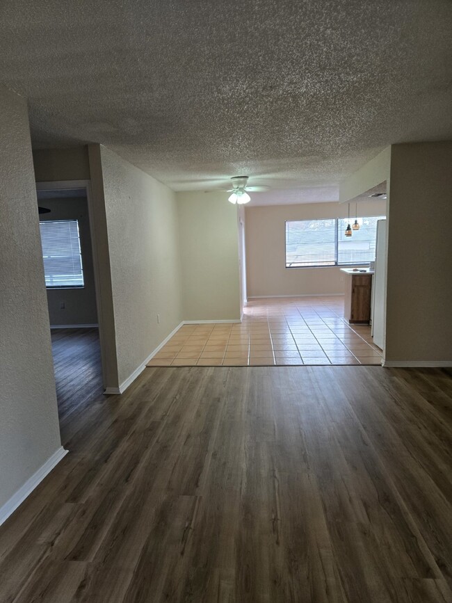 Building Photo - Beautiful 3-bed, 2-bath available today!