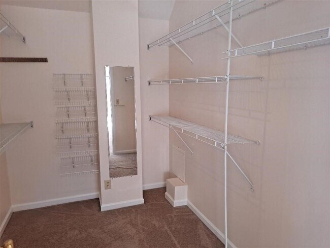 Building Photo - 2431 Coosawattee Dr NE